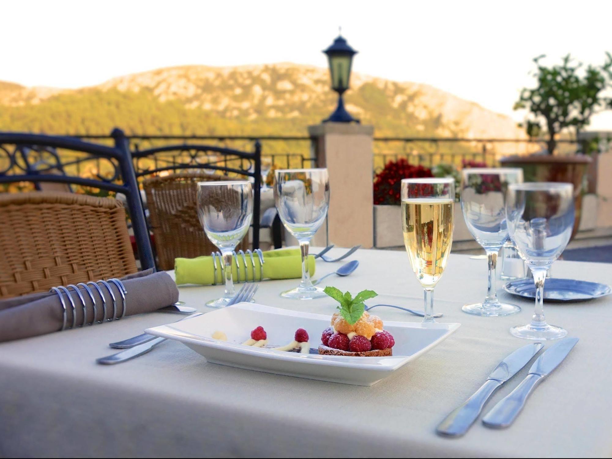 Logis Hotel Restaurant La Porte Des Cevennes Anduze Εξωτερικό φωτογραφία